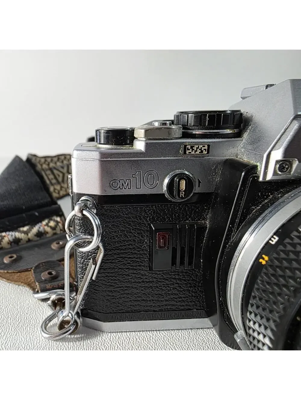 Olympus OM10 With Zuiko 50mm F1.8 Lens W/Neck Strap & Manual